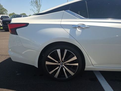 Used 2020 Nissan Altima 2.0 Platinum FWD image 7
