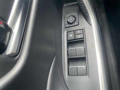 Used 2023 Toyota RAV4 XLE image 17