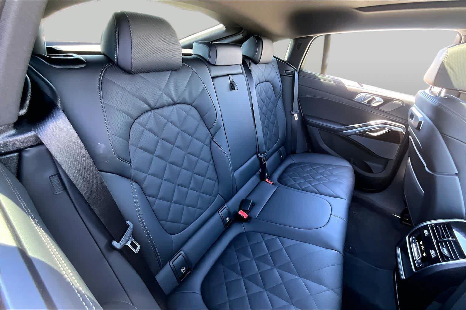 Used 2026 BMW X6 xDrive40i w/ Executive Package AWD/4WD image 18