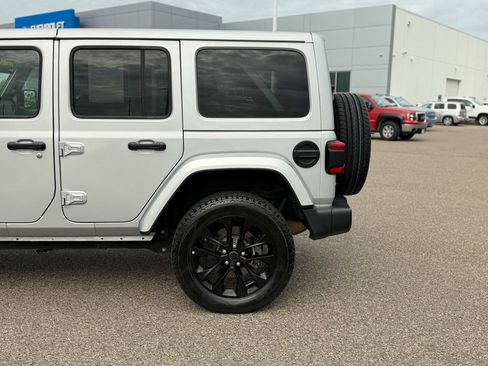 Used 2024 Jeep Wrangler Unlimited Sahara AWD/4WD image 12