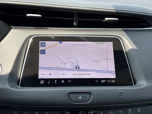 Used 2019 Cadillac XT4 Luxury w/ Cold Weather Package FWD image 10