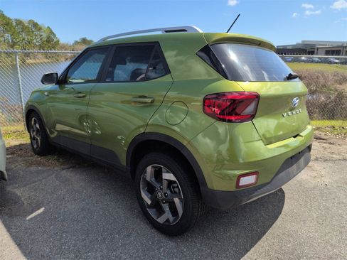 Used 2023 Hyundai Venue SEL image 2
