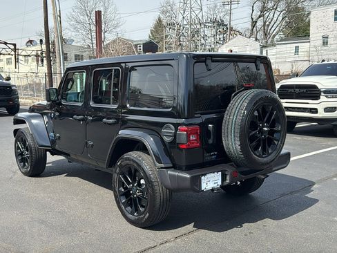 Certified 2025 Jeep Wrangler Sahara w/ Safety Group image 7