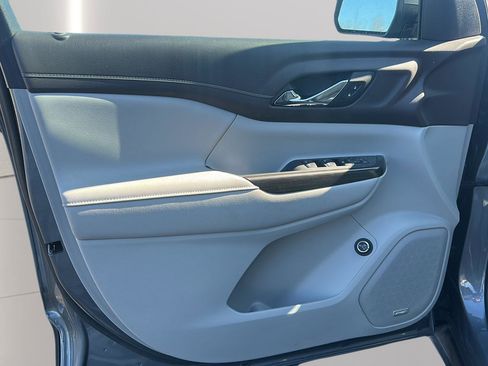 Used 2022 GMC Acadia SLT image 11