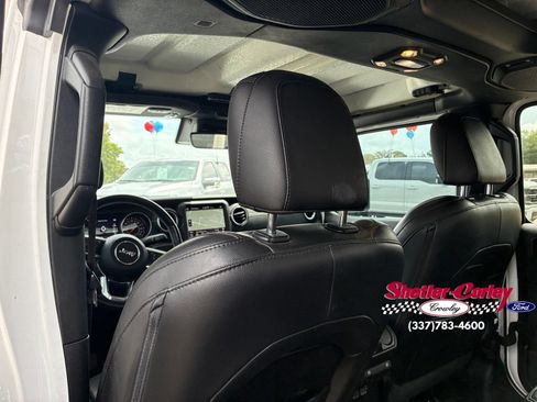 Used 2020 Jeep Gladiator Overland AWD/4WD image 6
