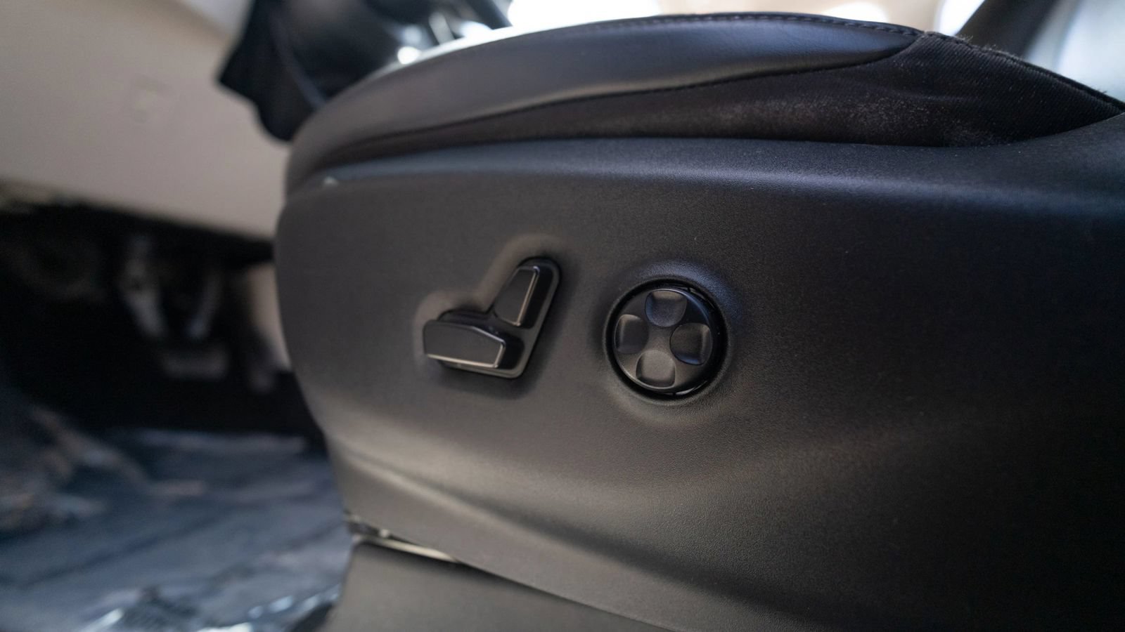 Used 2023 Chrysler Pacifica Touring-L FWD image 32