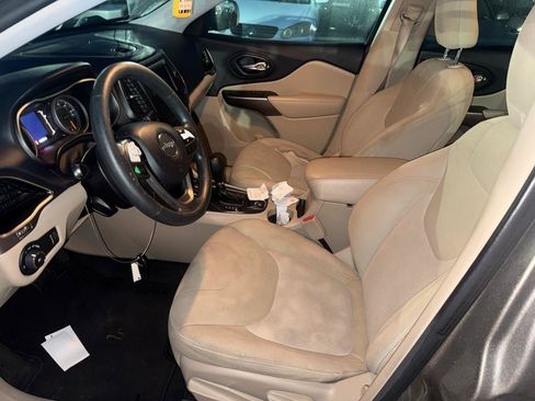 Used 2019 Jeep Cherokee Latitude w/ Popular Appearance Group FWD image 15