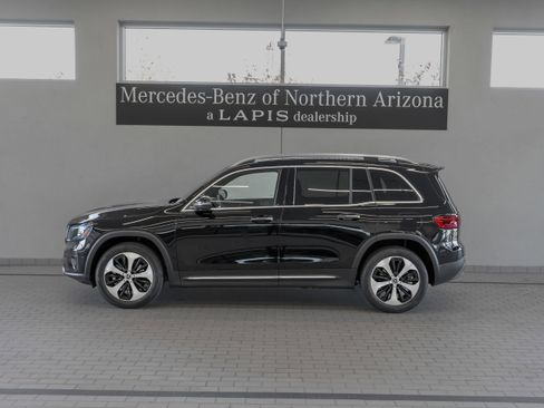 Used 2025 Mercedes-Benz GLB 250 image 2