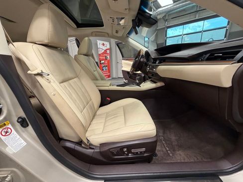 Used 2017 Lexus ES 300h w/ Luxury Package image 45