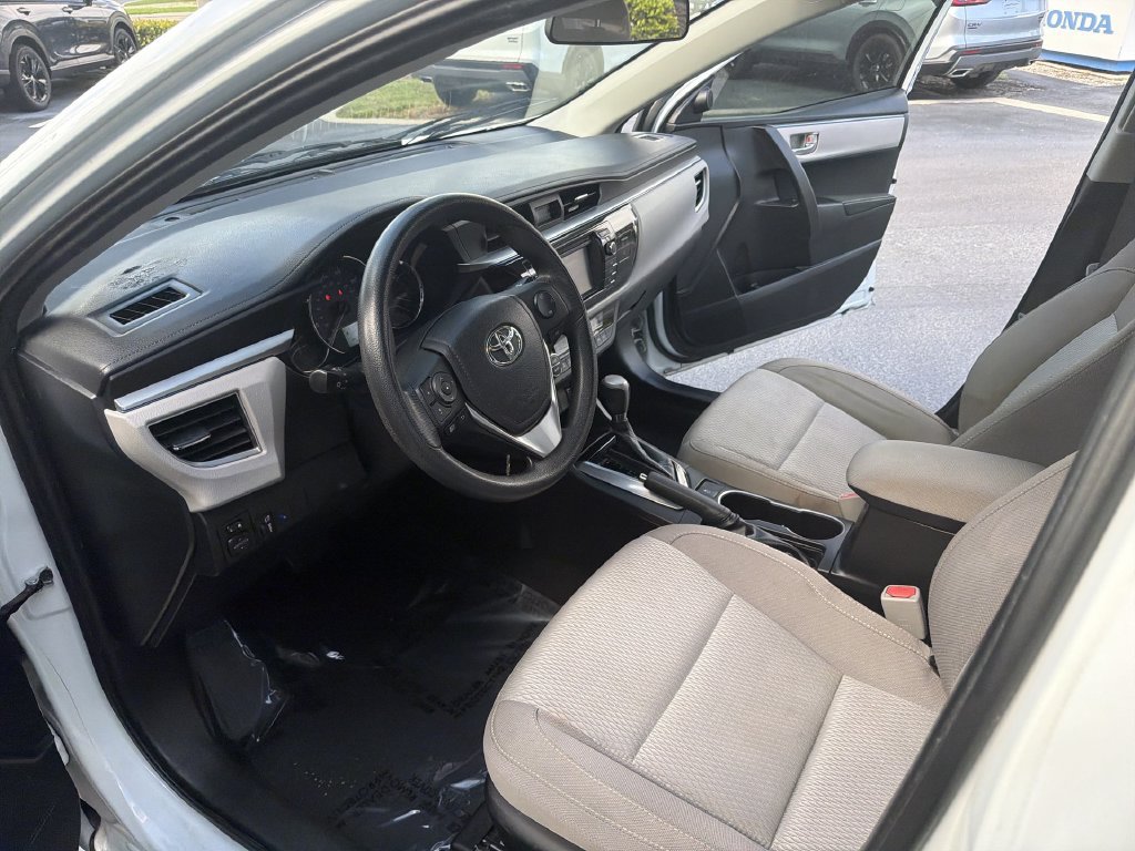 Used 2016 Toyota Corolla LE FWD image 29