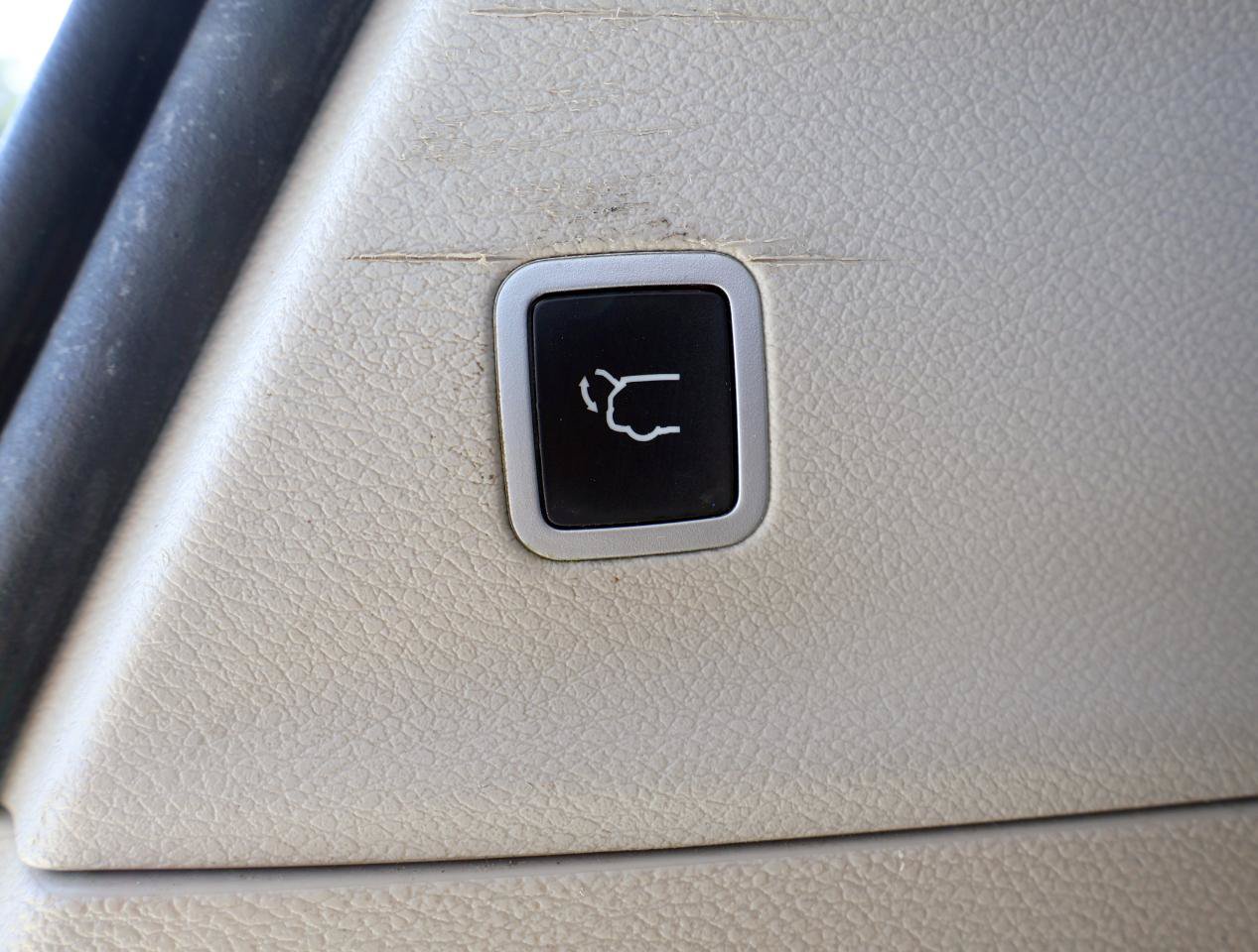 Used 2017 Chrysler Pacifica Limited w/ UConnect Theater Package FWD image 31
