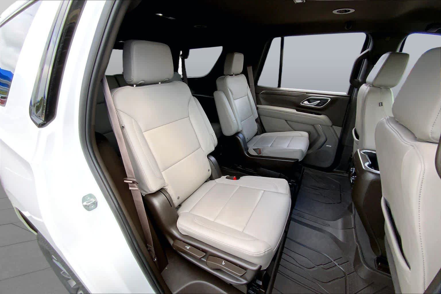 Used 2024 Chevrolet Tahoe Z71 w/ Luxury Package AWD/4WD image 19