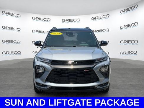 Used 2023 Chevrolet TrailBlazer RS w/ Sun and Liftgate Package FWD image 2