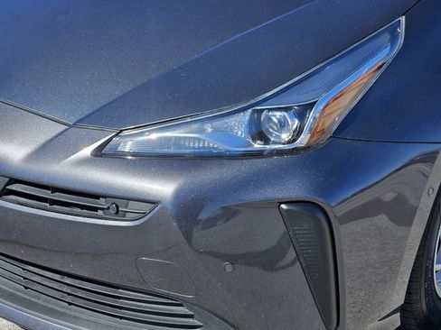 Used 2019 Toyota Prius LE image 7