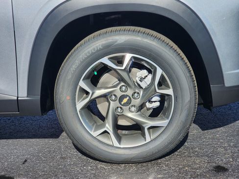 New 2026 Chevrolet Trax LT w/ Driver Confidence Package FWD image 6