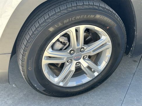 Used 2024 GMC Terrain SLE image 9