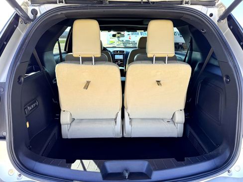 Used 2017 Ford Explorer Limited w/ Equipment Group 301A image 8