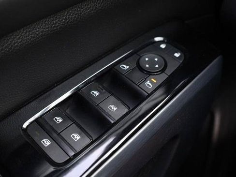 Certified 2025 Nissan Pathfinder SL w/ SL Premium Package FWD image 22