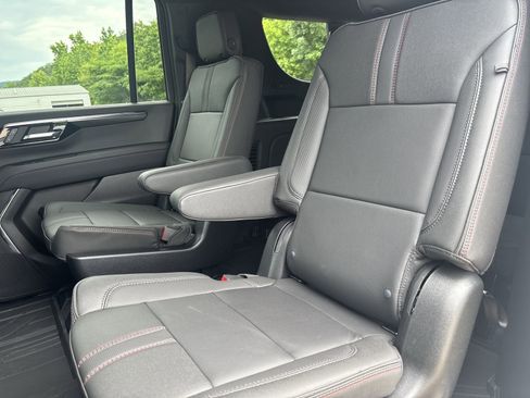 New 2026 Chevrolet Suburban RST w/ RST Capability Package AWD/4WD image 25