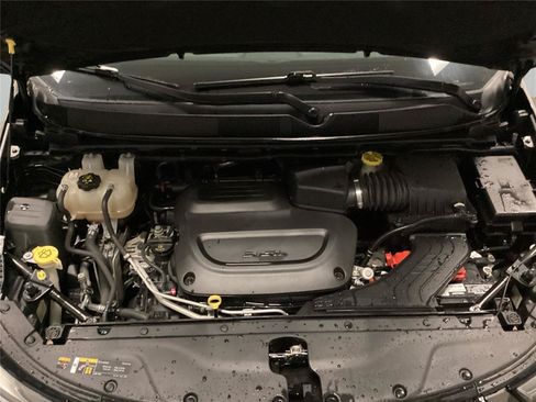 Used 2023 Chrysler Pacifica Limited FWD image 9