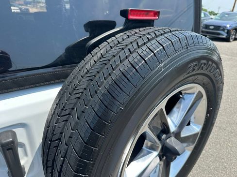 Used 2019 Jeep Wrangler Unlimited Sahara AWD/4WD image 31