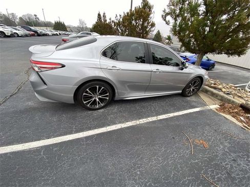 Used 2019 Toyota Camry SE image 9