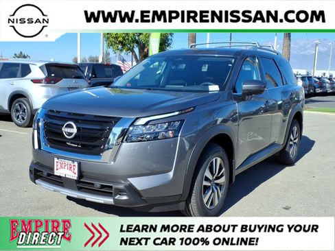 New 2025 Nissan Pathfinder SL image 1