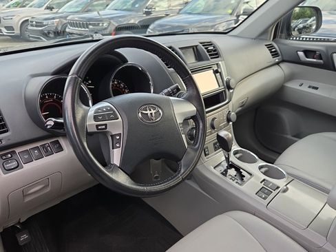 Used 2013 Toyota Highlander Plus image 7