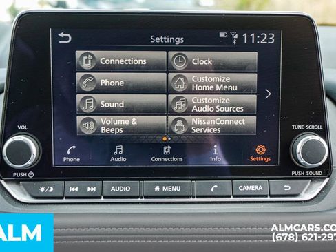 Used 2025 Nissan Rogue SV image 34