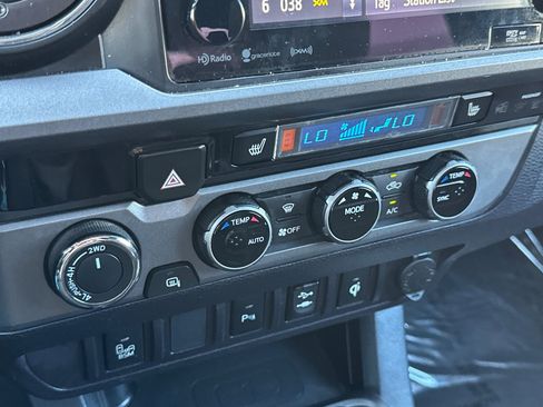 Used 2017 Toyota Tacoma TRD Sport w/ Premium & Technology Package AWD/4WD image 30