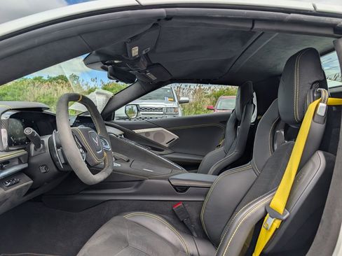 Used 2023 Chevrolet Corvette Stingray Premium Conv w/ Z51 Performance Package RWD image 12