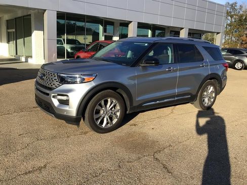 Used 2024 Ford Explorer Limited image 3