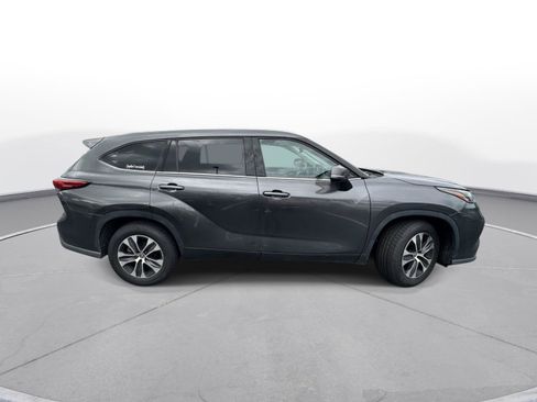 Used 2021 Toyota Highlander XLE FWD image 5