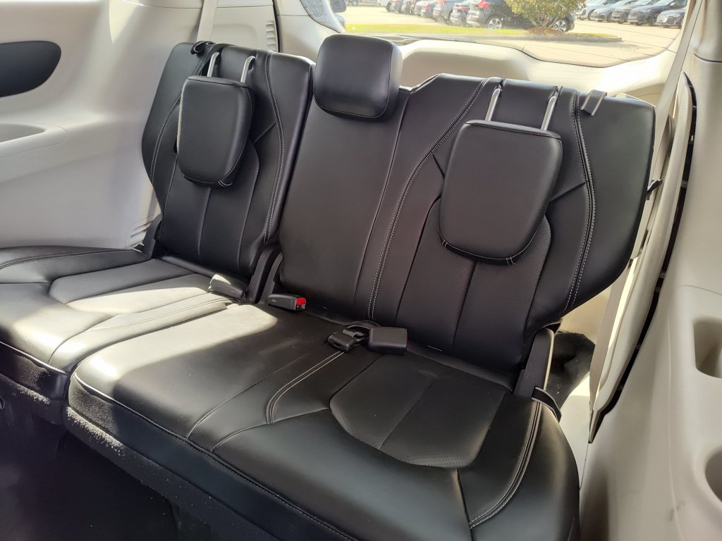 Used 2024 Chrysler Pacifica Limited FWD image 30