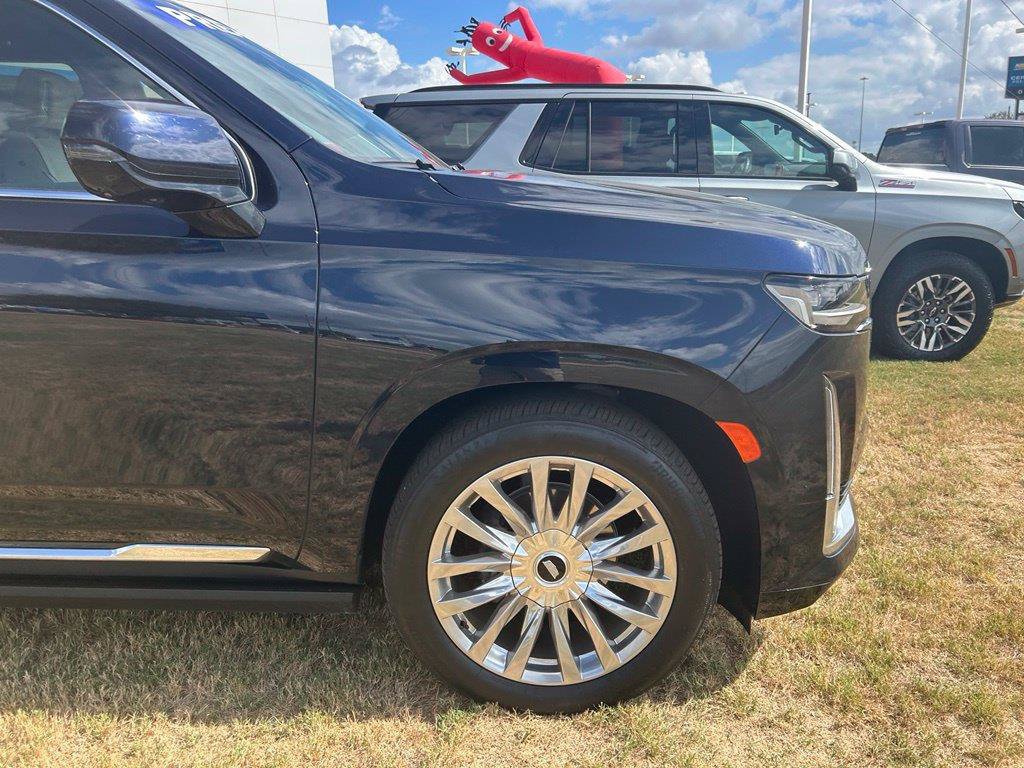 Used 2024 Cadillac Escalade Premium Luxury w/ Performance Package AWD/4WD image 2