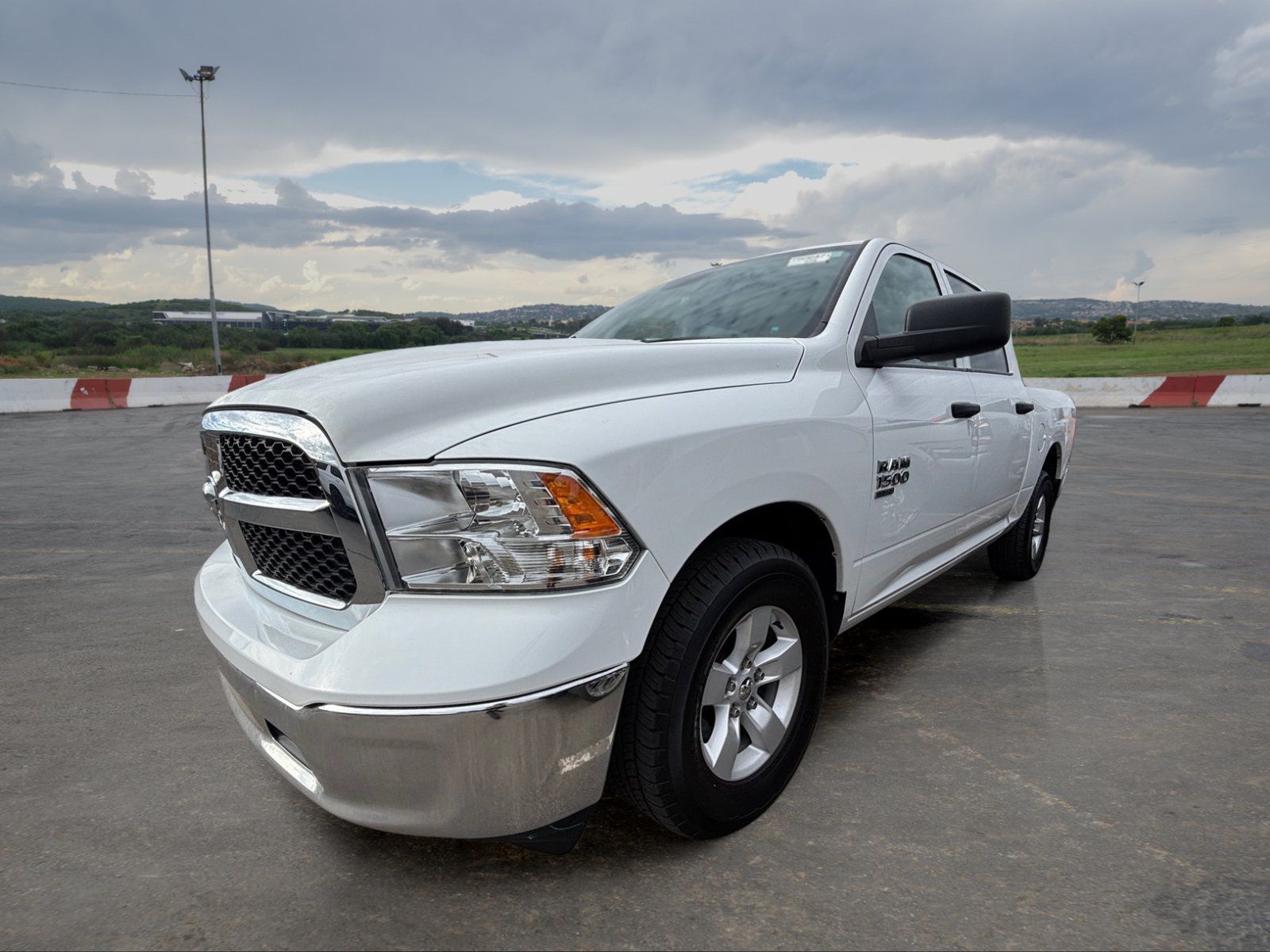 Used 2022 RAM 1500 Classic SLT RWD image 5