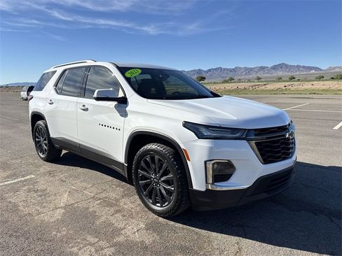 Used 2023 Chevrolet Traverse RS image 3