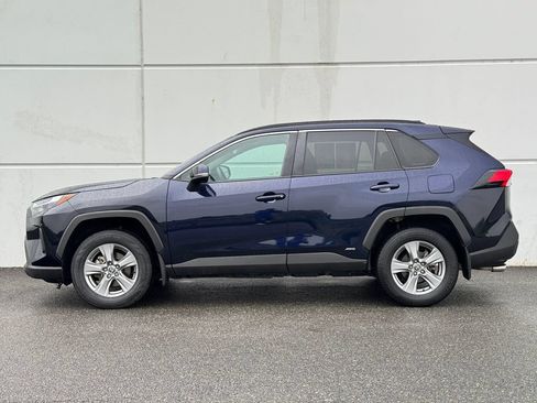 Used 2022 Toyota RAV4 XLE w/ Convenience Package AWD/4WD image 4