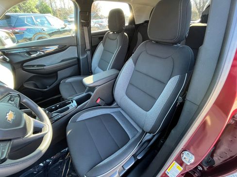 Used 2025 Chevrolet TrailBlazer LT w/ Driver Confidence Package image 31