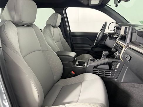 Used 2025 Toyota Tacoma SR5 AWD/4WD image 29