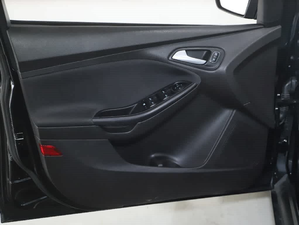 Used 2017 Ford Focus SE FWD image 15