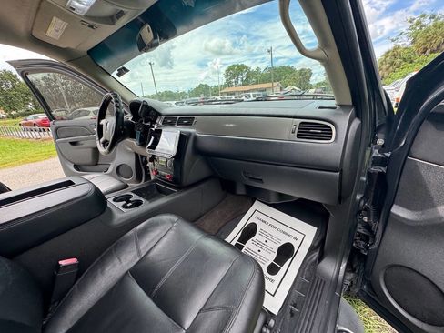 Used 2010 Chevrolet Avalanche LT w/ Suspension Package, Off-Road image 10