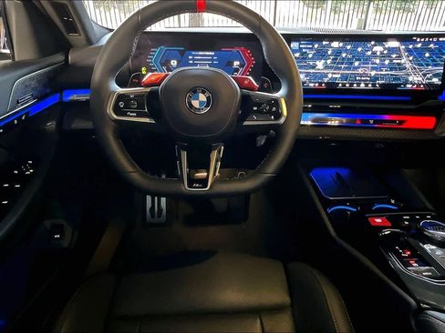 Used 2025 BMW M5 Touring image 5