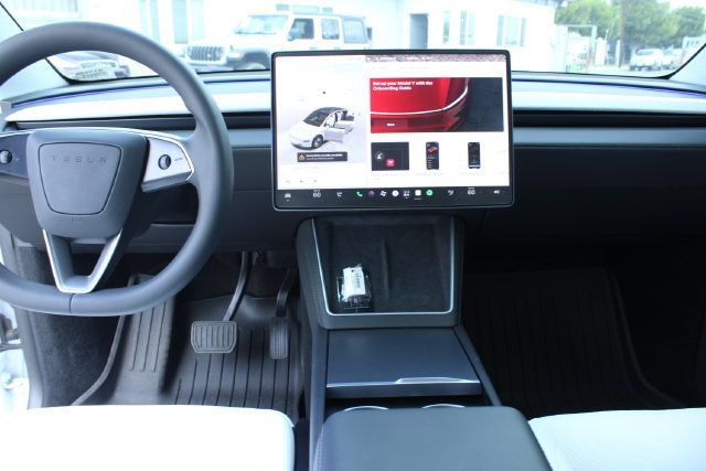 Used 2026 Tesla Model Y 2WD image 10
