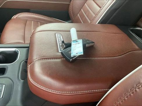 Used 2024 GMC Sierra 2500 Denali Ultimate image 12