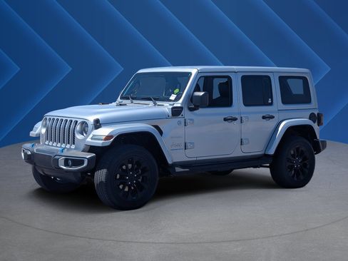 Used 2023 Jeep Wrangler Unlimited Sahara AWD/4WD image 7