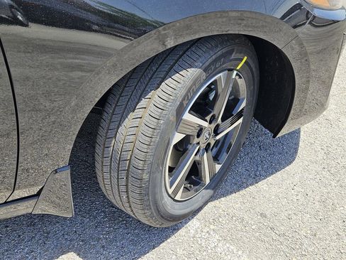 New 2025 Nissan Sentra SV w/ Trunk Package image 4