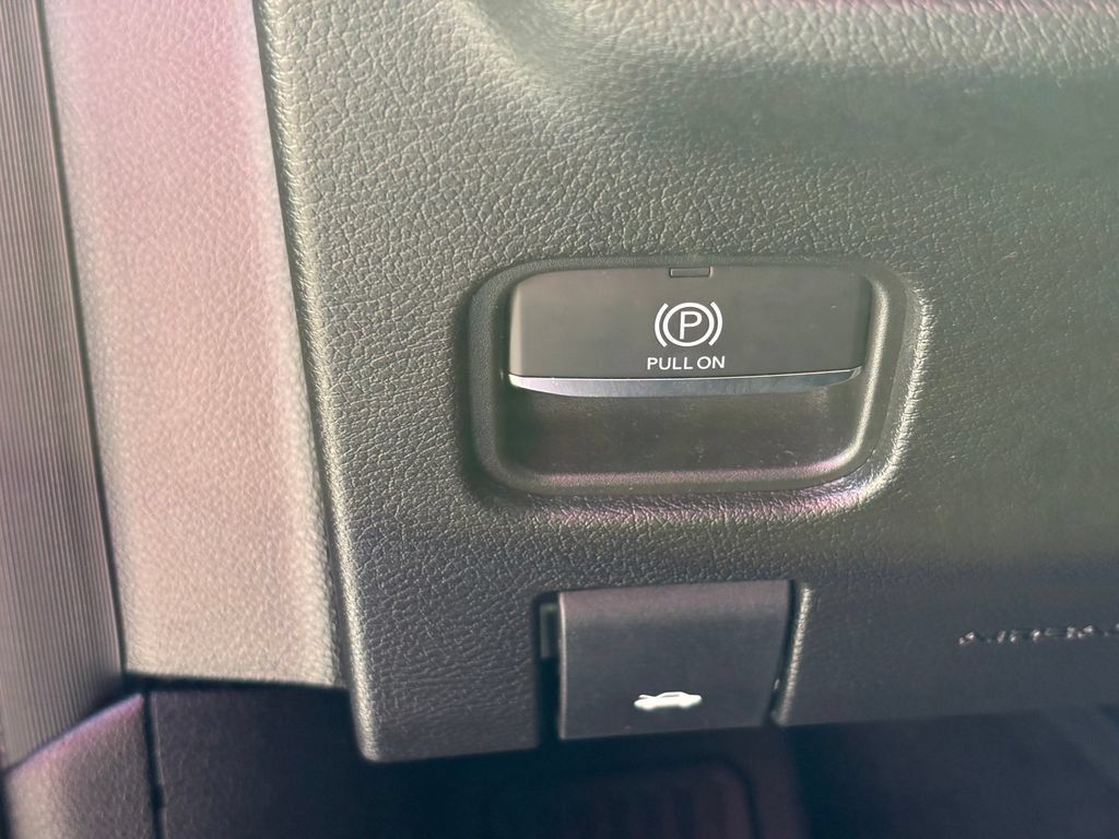 Used 2023 Jeep Grand Cherokee L Overland w/ Luxury Tech Group IV AWD/4WD image 33