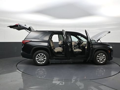 Used 2023 Chevrolet Traverse LS FWD image 29