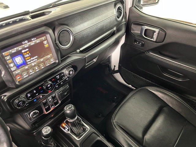 Used 2022 Jeep Wrangler Unlimited Sahara w/ Cold Weather Group AWD/4WD image 37